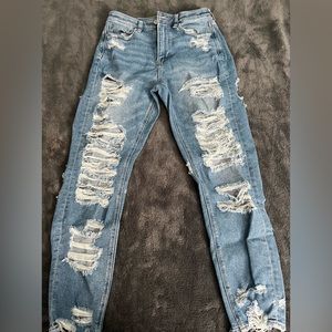 American Eagle distressed mom jean 4R